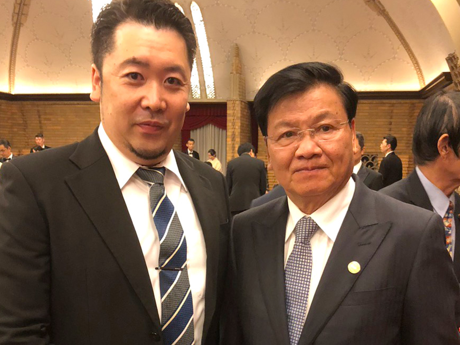 ラオス大統領と川辺